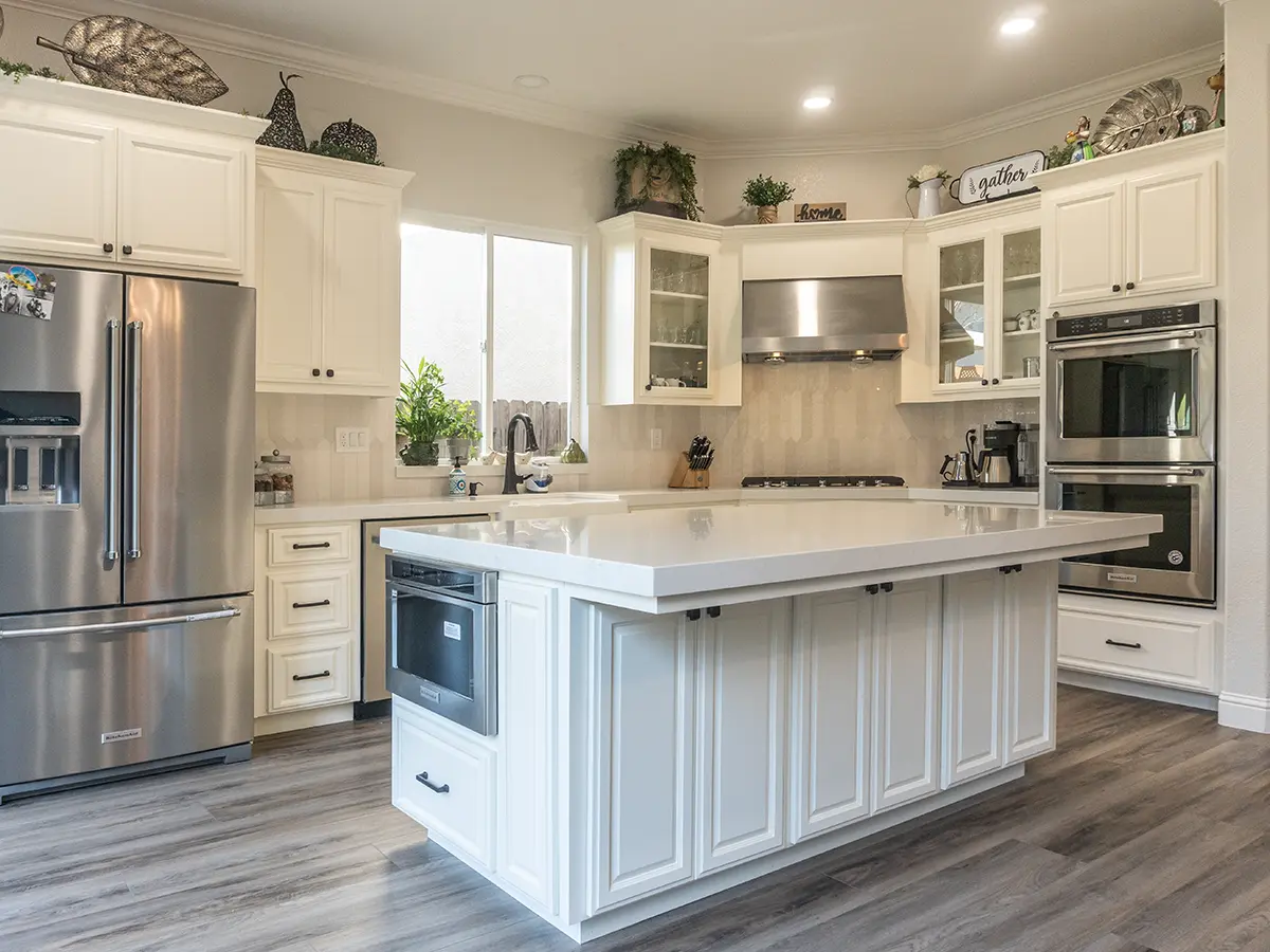 50+ Black And White Kitchen ( TIMELESS LOOK) - Monochrome Kitchens  White  marble kitchen, White marble countertops, Black white kitchen