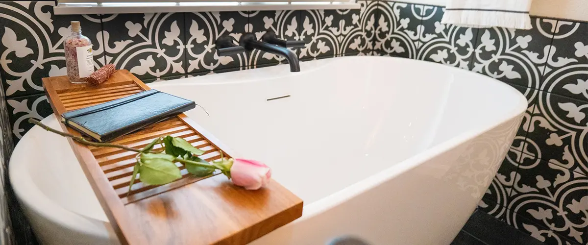 black and white bathroom tiles ssurrounding the tub